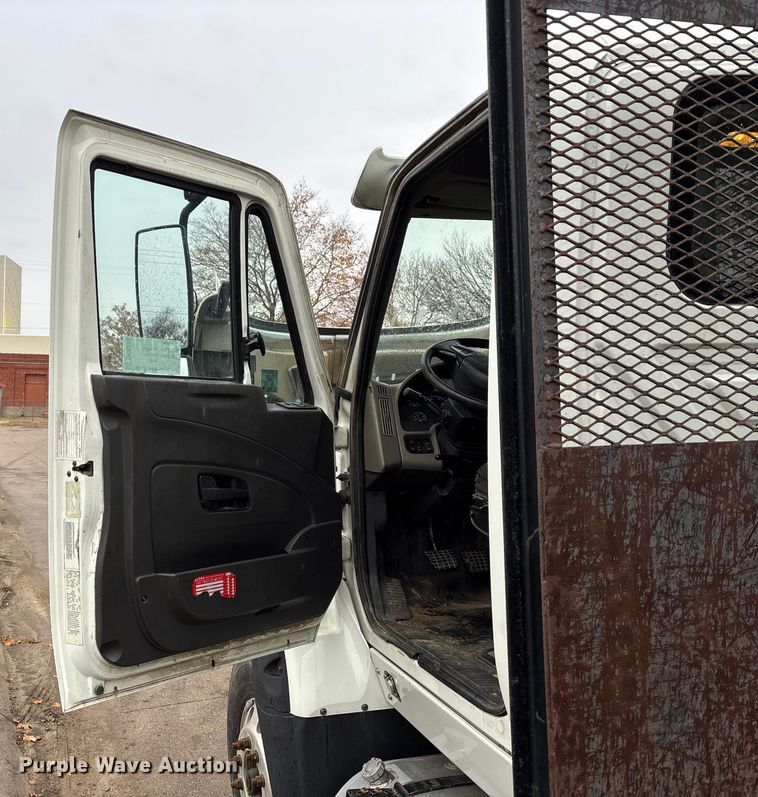 image for item DK0216 2013 International WorkStar 7600 flatbed truck