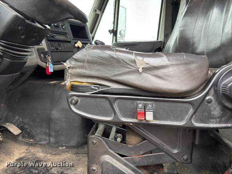 image for item DK0216 2013 International WorkStar 7600 flatbed truck