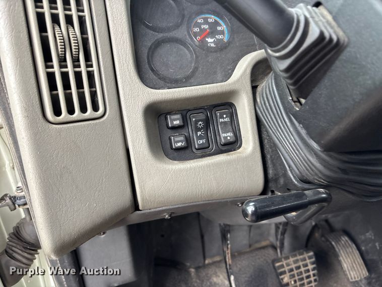 image for item DK0216 2013 International WorkStar 7600 flatbed truck