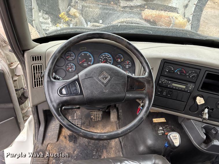 image for item DK0216 2013 International WorkStar 7600 flatbed truck