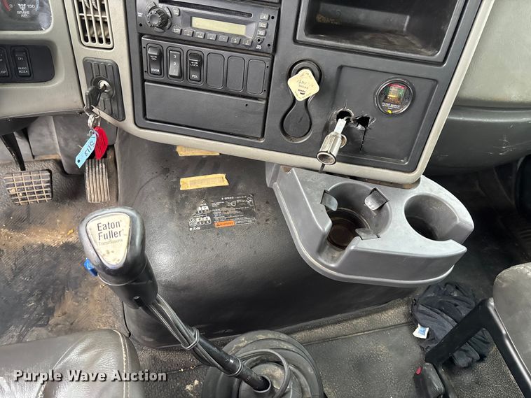 image for item DK0216 2013 International WorkStar 7600 flatbed truck