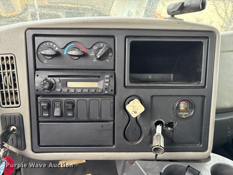 image for item DK0216 2013 International WorkStar 7600 flatbed truck