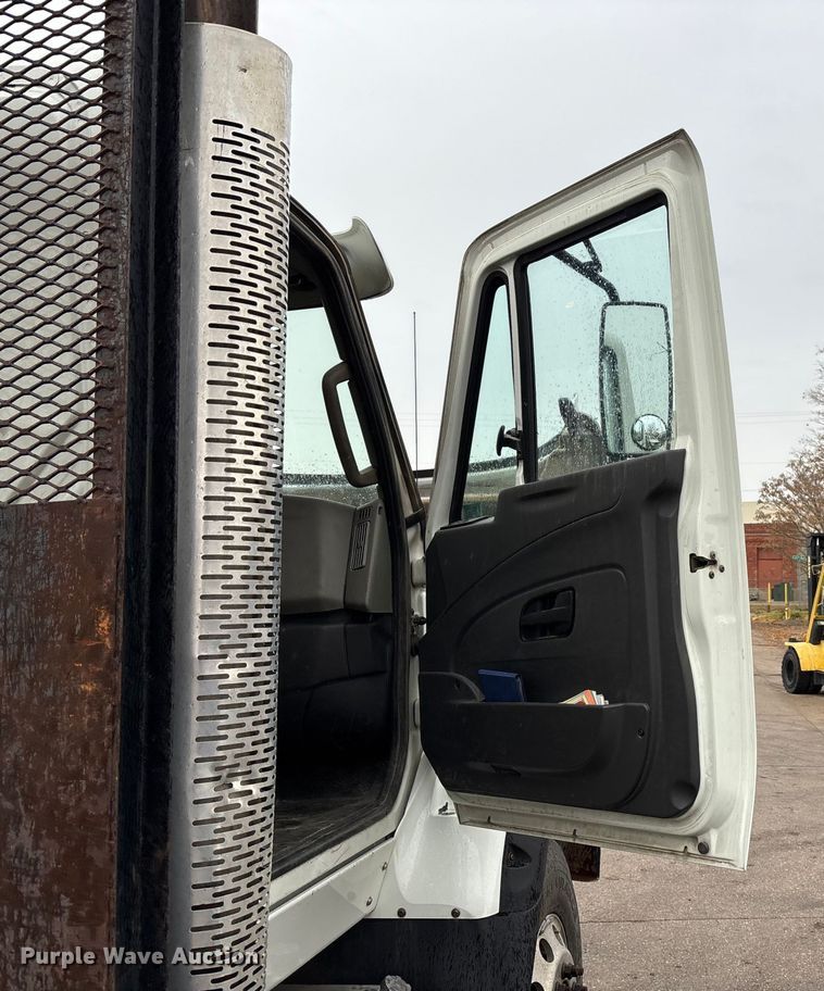 image for item DK0216 2013 International WorkStar 7600 flatbed truck