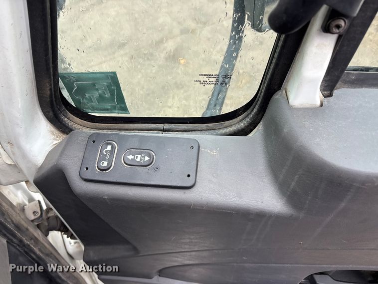 image for item DK0216 2013 International WorkStar 7600 flatbed truck