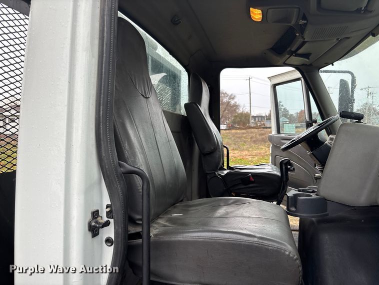 image for item DK0216 2013 International WorkStar 7600 flatbed truck