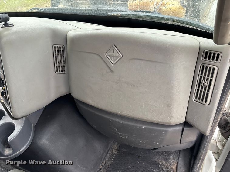 image for item DK0216 2013 International WorkStar 7600 flatbed truck