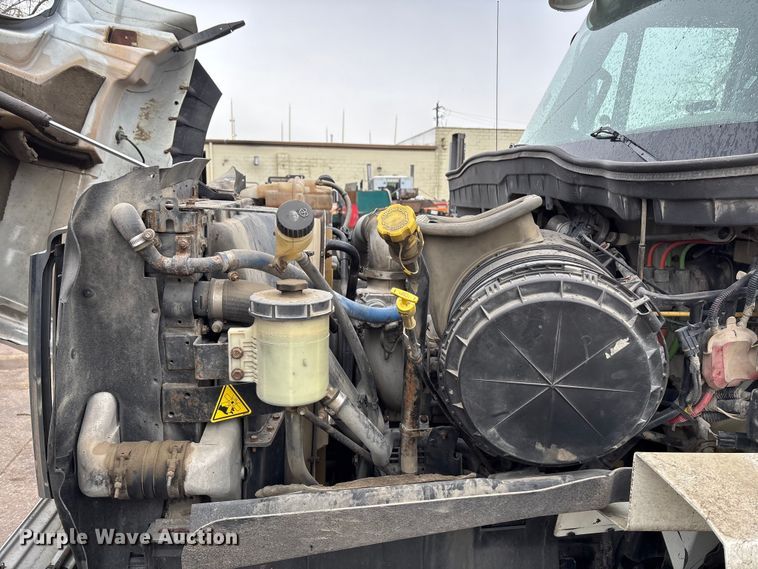 image for item DK0216 2013 International WorkStar 7600 flatbed truck