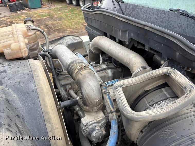 image for item DK0216 2013 International WorkStar 7600 flatbed truck