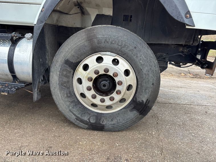 image for item DK0216 2013 International WorkStar 7600 flatbed truck