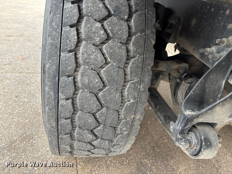 image for item DK0216 2013 International WorkStar 7600 flatbed truck