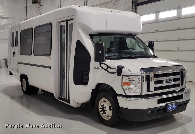 image for item DP5144 2021 Diamond Coach VIP 2500 shuttle bus