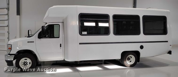 image for item DP5144 2021 Diamond Coach VIP 2500 shuttle bus