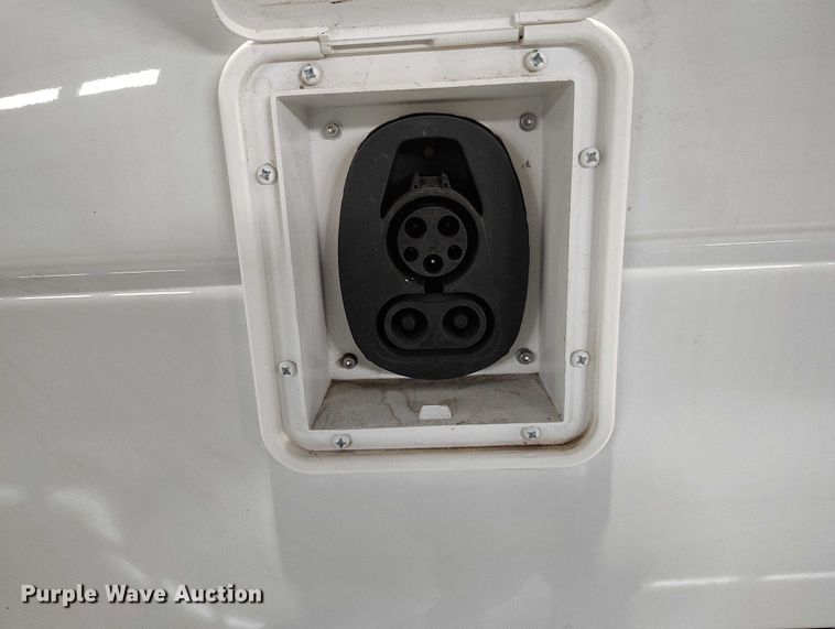 image for item DP5144 2021 Diamond Coach VIP 2500 shuttle bus