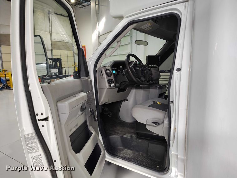 image for item DP5144 2021 Diamond Coach VIP 2500 shuttle bus