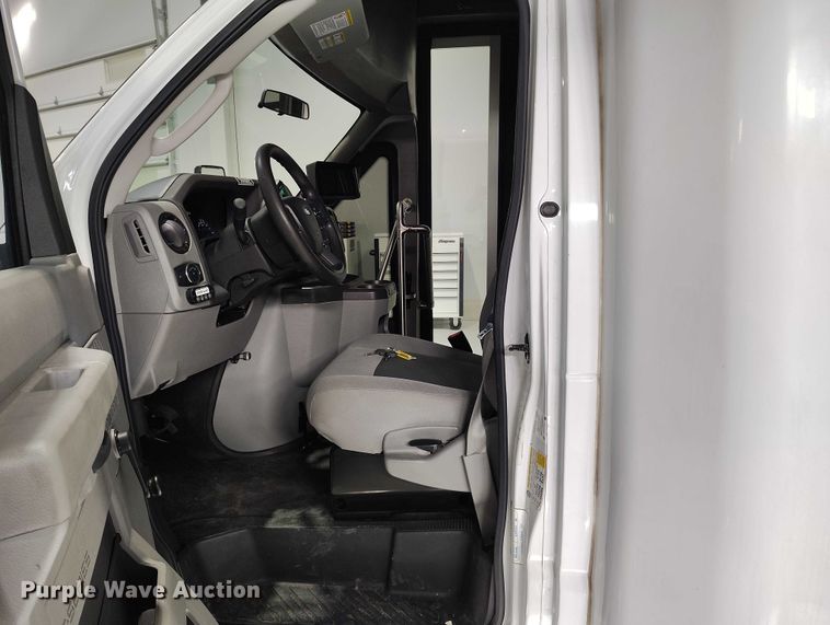 image for item DP5144 2021 Diamond Coach VIP 2500 shuttle bus