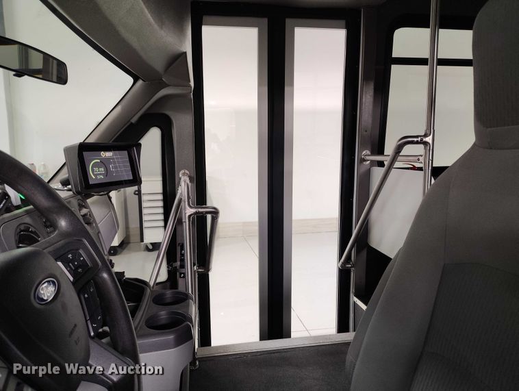 image for item DP5144 2021 Diamond Coach VIP 2500 shuttle bus