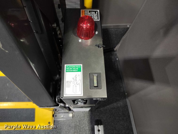 image for item DP5144 2021 Diamond Coach VIP 2500 shuttle bus