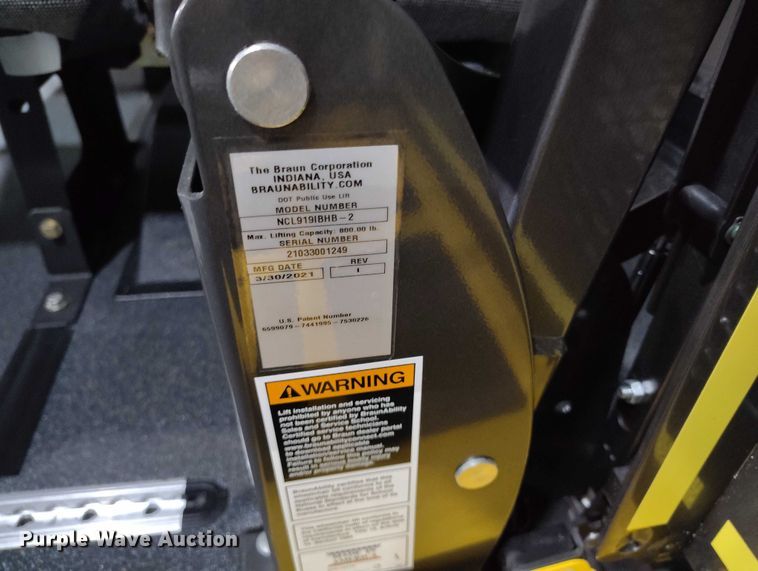 image for item DP5144 2021 Diamond Coach VIP 2500 shuttle bus