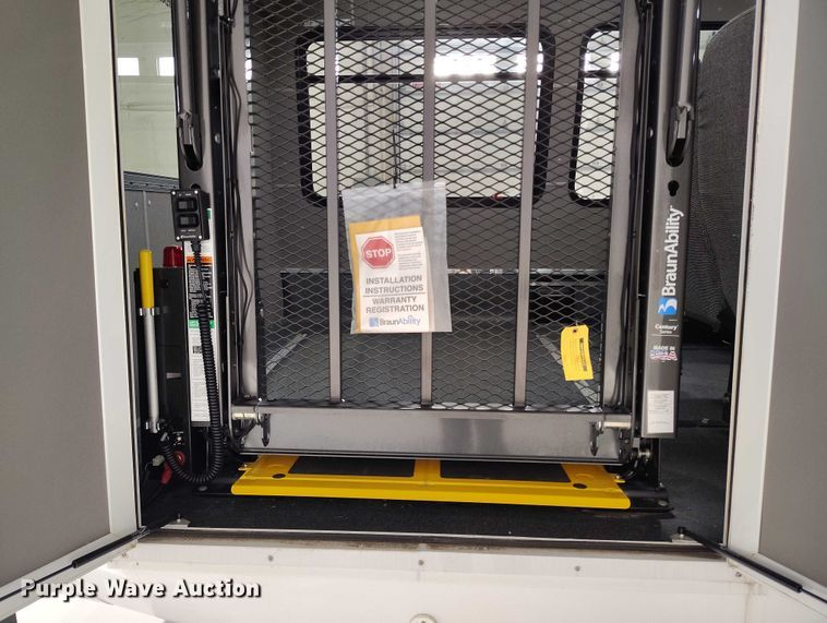 image for item DP5144 2021 Diamond Coach VIP 2500 shuttle bus