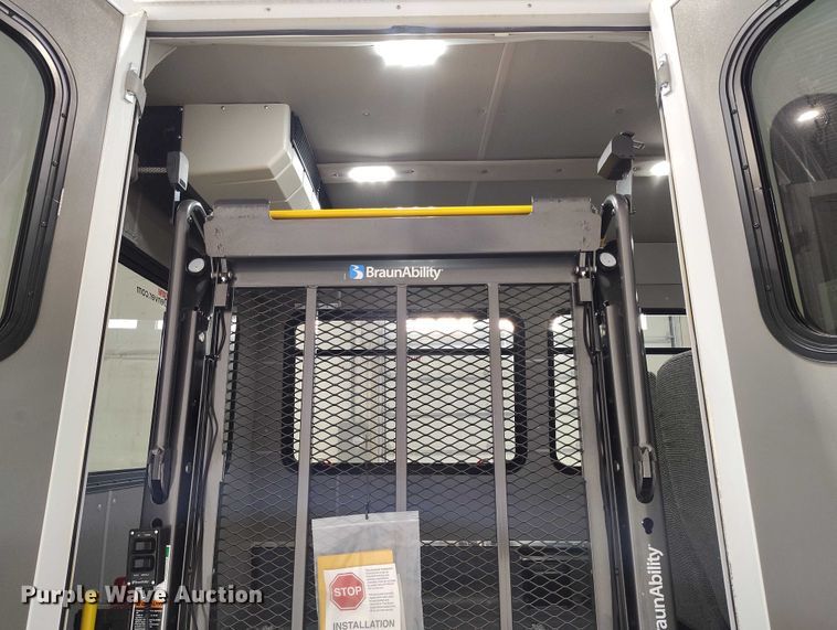 image for item DP5144 2021 Diamond Coach VIP 2500 shuttle bus