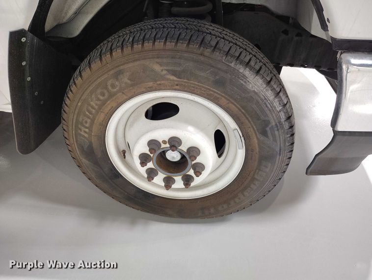 image for item DP5144 2021 Diamond Coach VIP 2500 shuttle bus