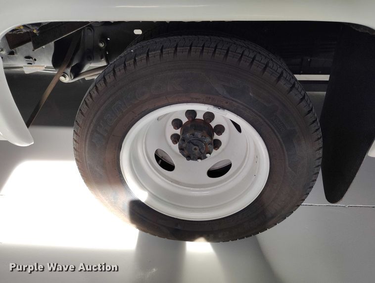 image for item DP5144 2021 Diamond Coach VIP 2500 shuttle bus