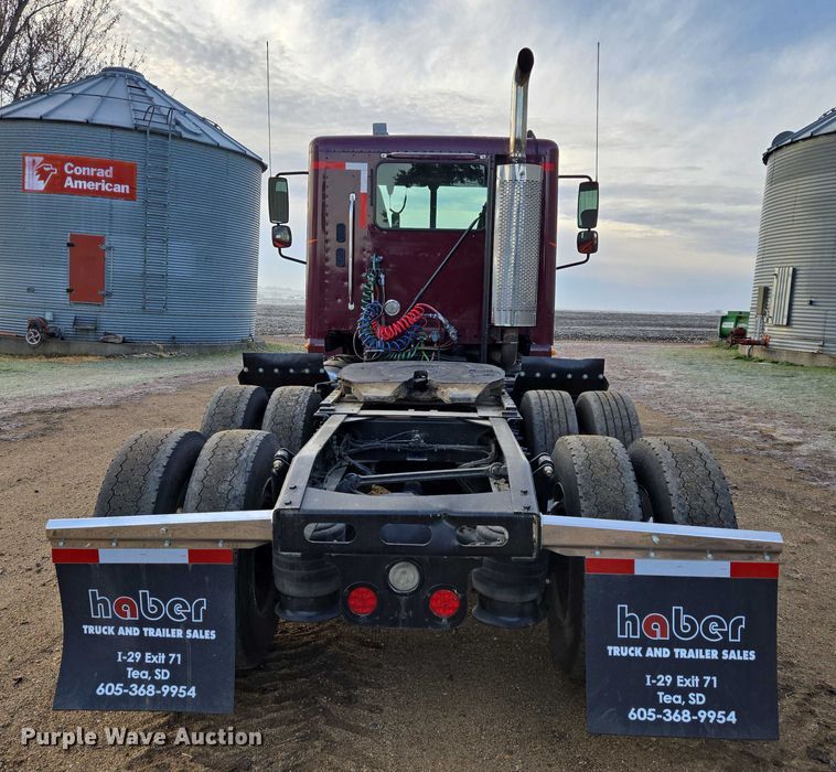 image for item DP8916 2006 Freightliner Columbia semi truck