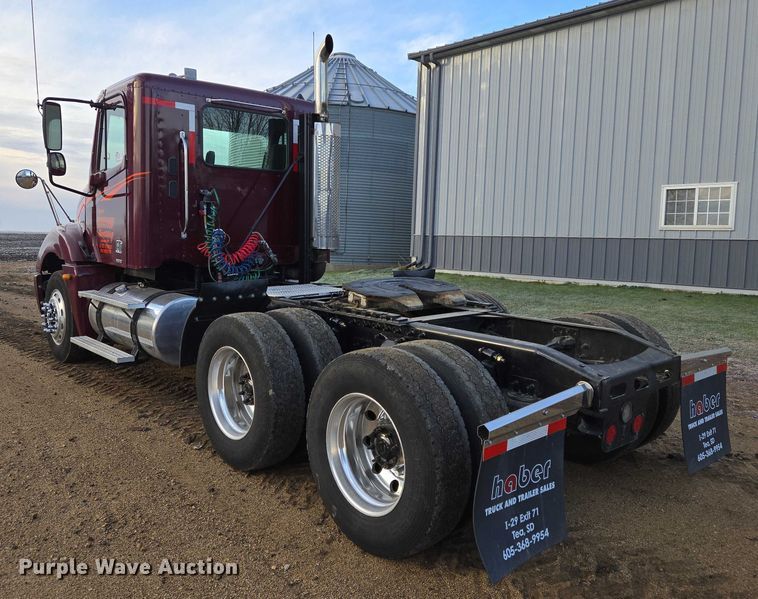 image for item DP8916 2006 Freightliner Columbia semi truck