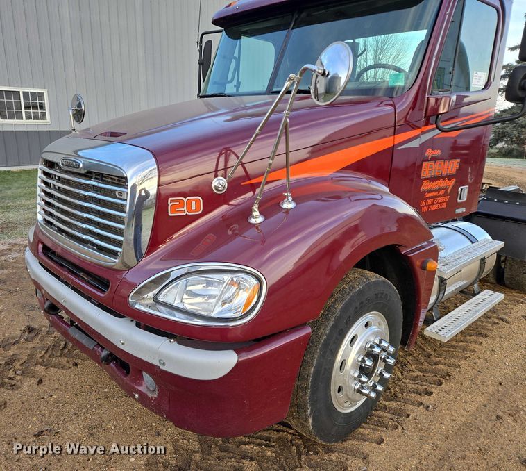 image for item DP8916 2006 Freightliner Columbia semi truck
