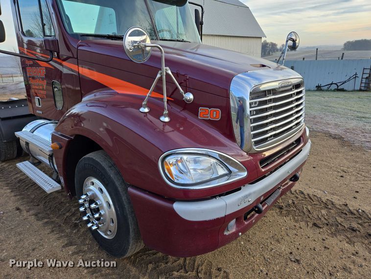 image for item DP8916 2006 Freightliner Columbia semi truck