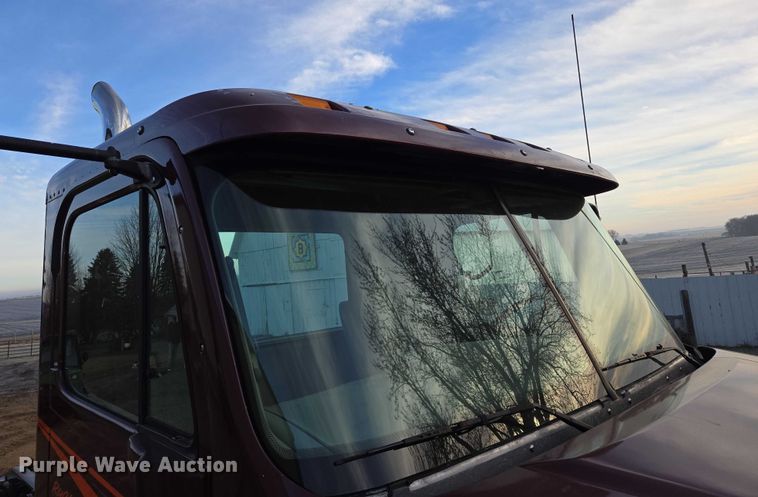 image for item DP8916 2006 Freightliner Columbia semi truck