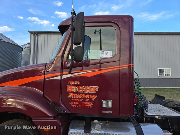 image for item DP8916 2006 Freightliner Columbia semi truck