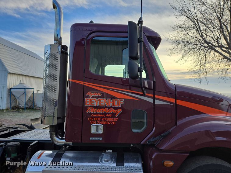 image for item DP8916 2006 Freightliner Columbia semi truck