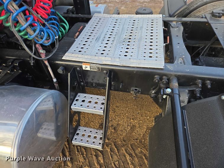 image for item DP8916 2006 Freightliner Columbia semi truck