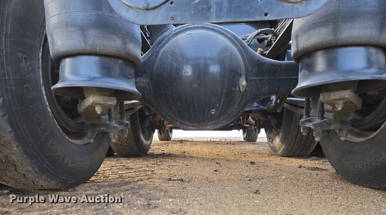 image for item DP8916 2006 Freightliner Columbia semi truck