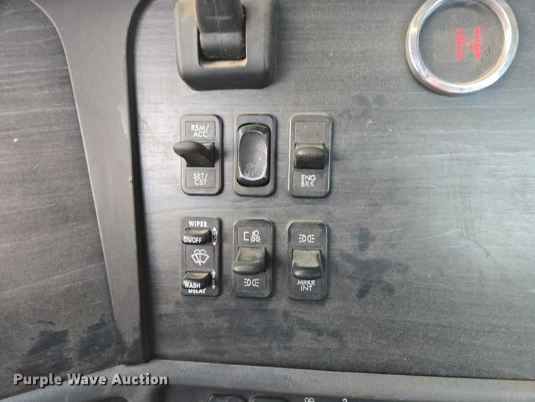 image for item DP8916 2006 Freightliner Columbia semi truck