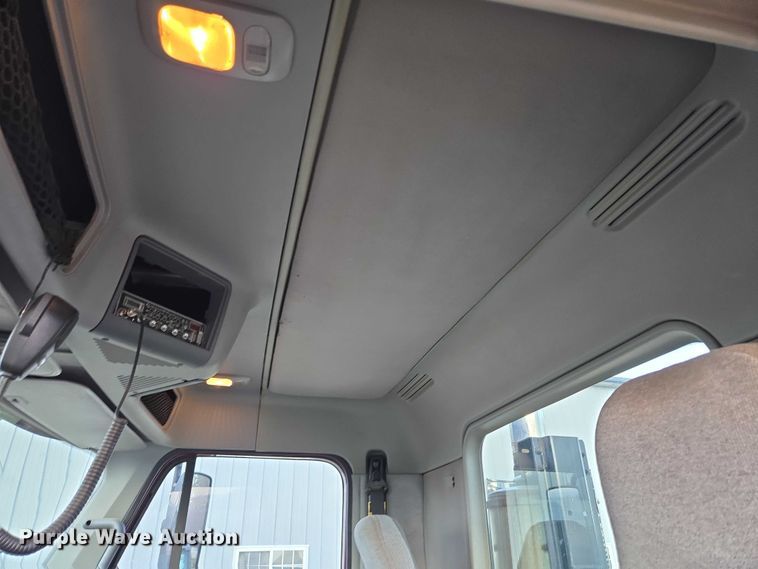 image for item DP8916 2006 Freightliner Columbia semi truck