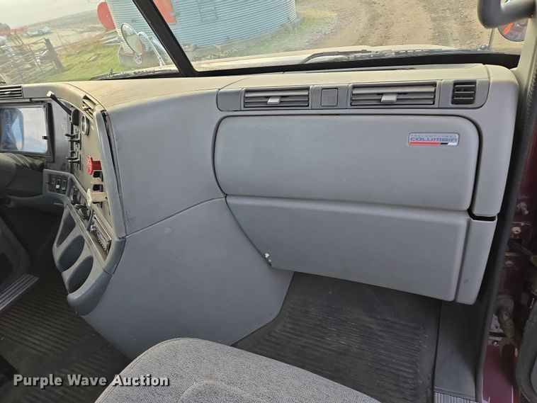 image for item DP8916 2006 Freightliner Columbia semi truck