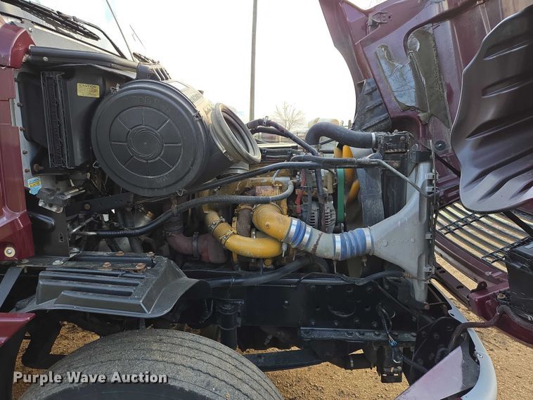 image for item DP8916 2006 Freightliner Columbia semi truck