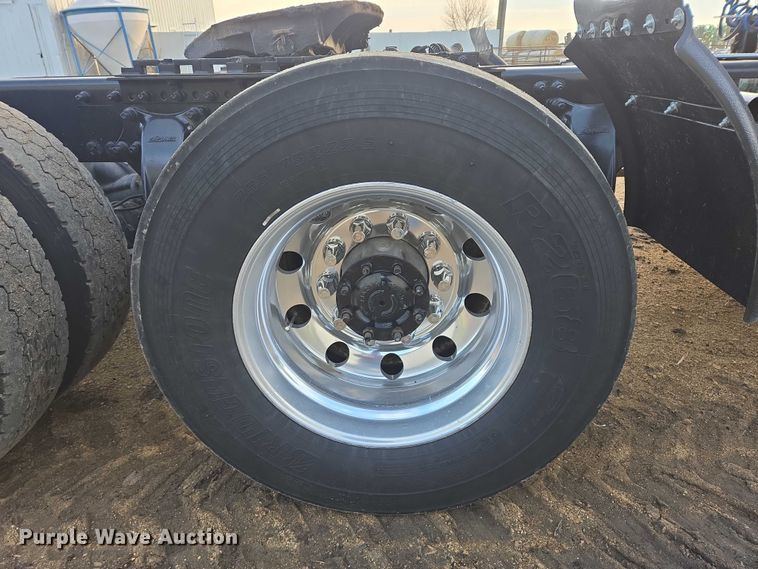 image for item DP8916 2006 Freightliner Columbia semi truck