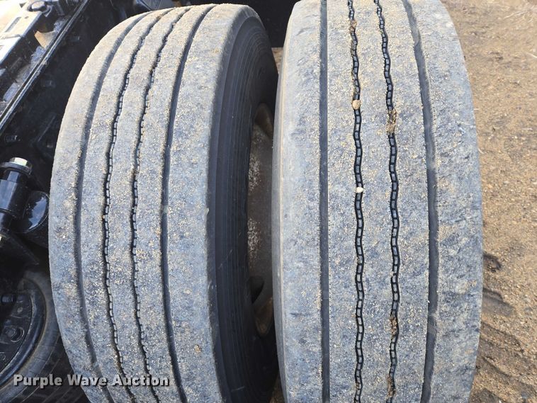 image for item DP8916 2006 Freightliner Columbia semi truck