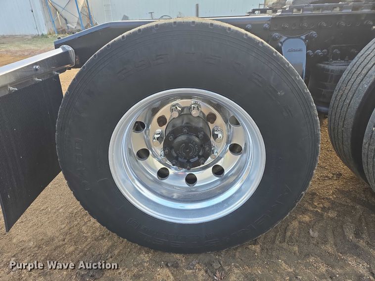 image for item DP8916 2006 Freightliner Columbia semi truck