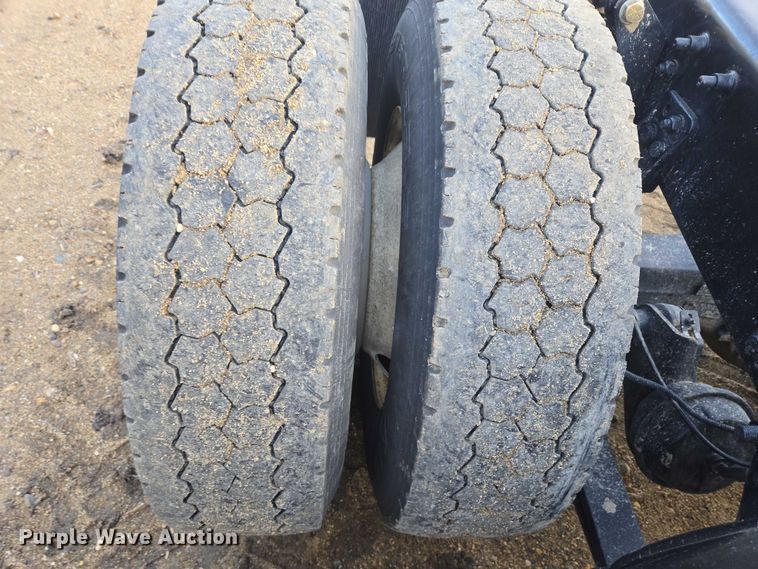 image for item DP8916 2006 Freightliner Columbia semi truck