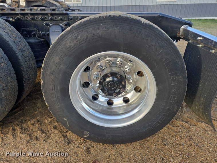 image for item DP8916 2006 Freightliner Columbia semi truck