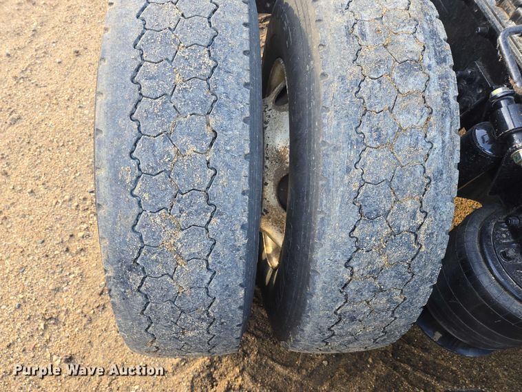 image for item DP8916 2006 Freightliner Columbia semi truck