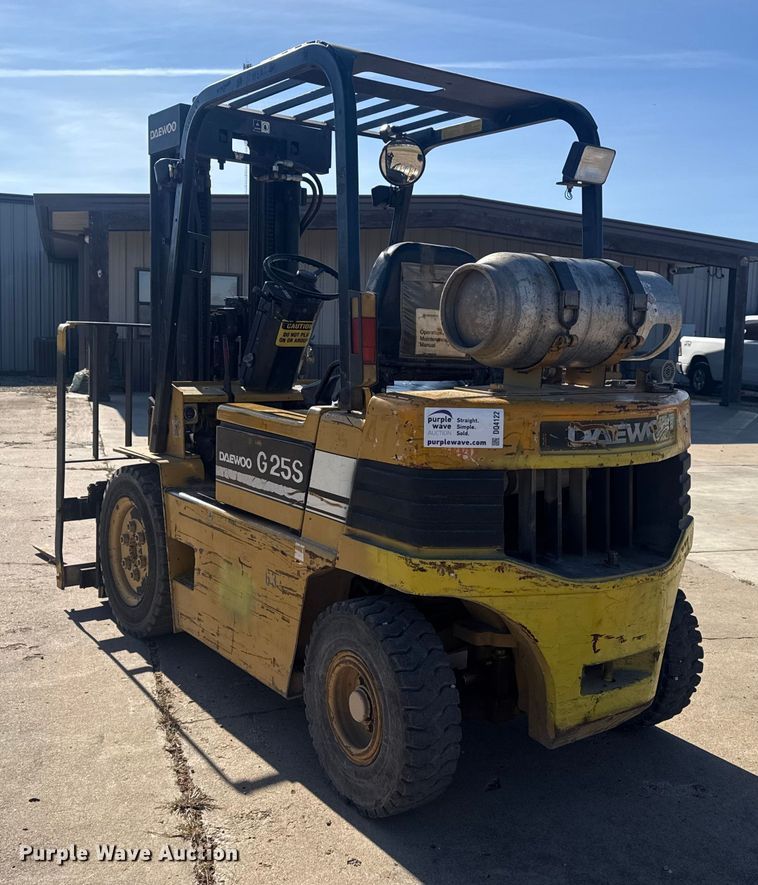 image for item DQ4122 1994 Daewoo G25S forklift