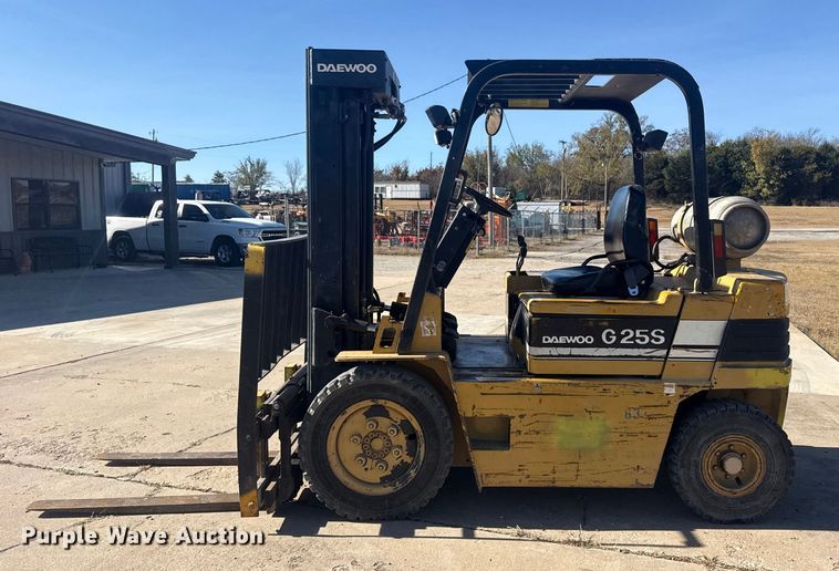 image for item DQ4122 1994 Daewoo G25S forklift