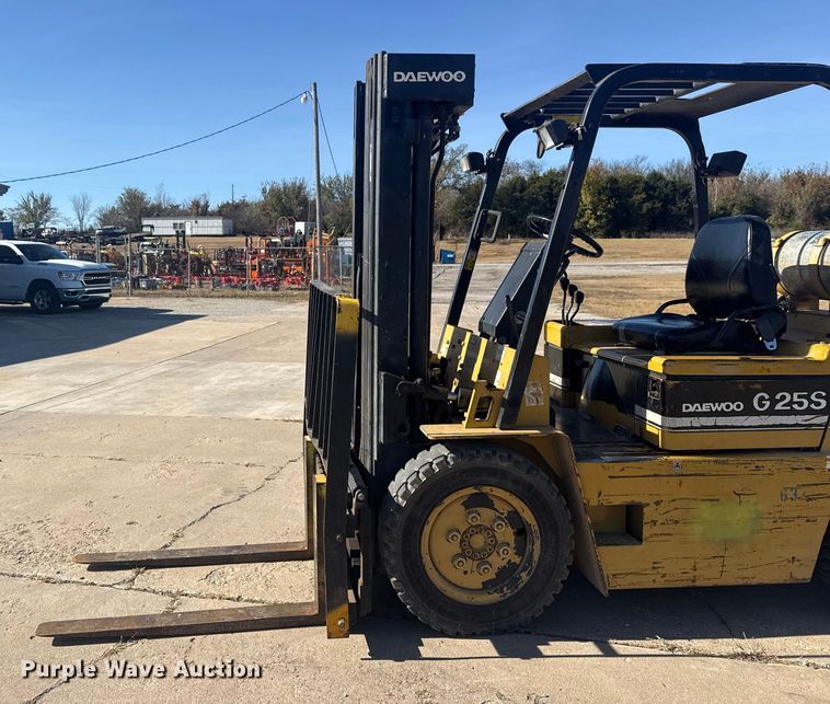 image for item DQ4122 1994 Daewoo G25S forklift