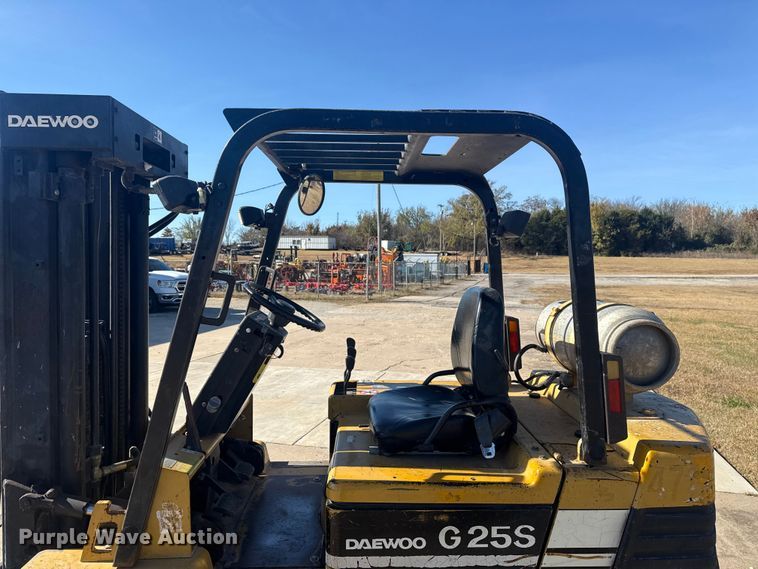 image for item DQ4122 1994 Daewoo G25S forklift