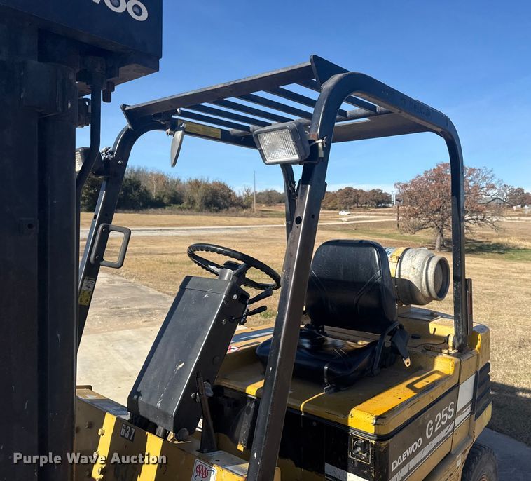 image for item DQ4122 1994 Daewoo G25S forklift